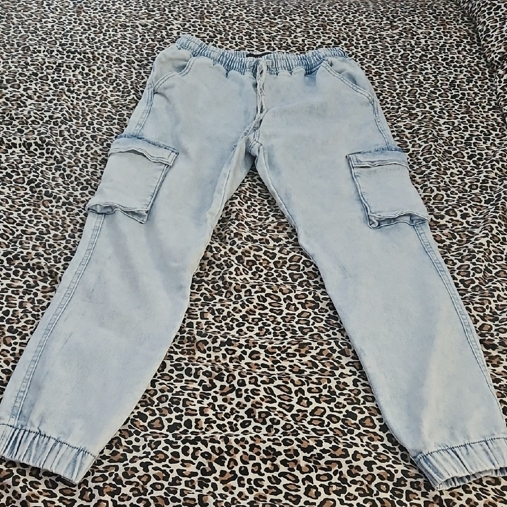Refuge Light Wash Cargo Jeggings